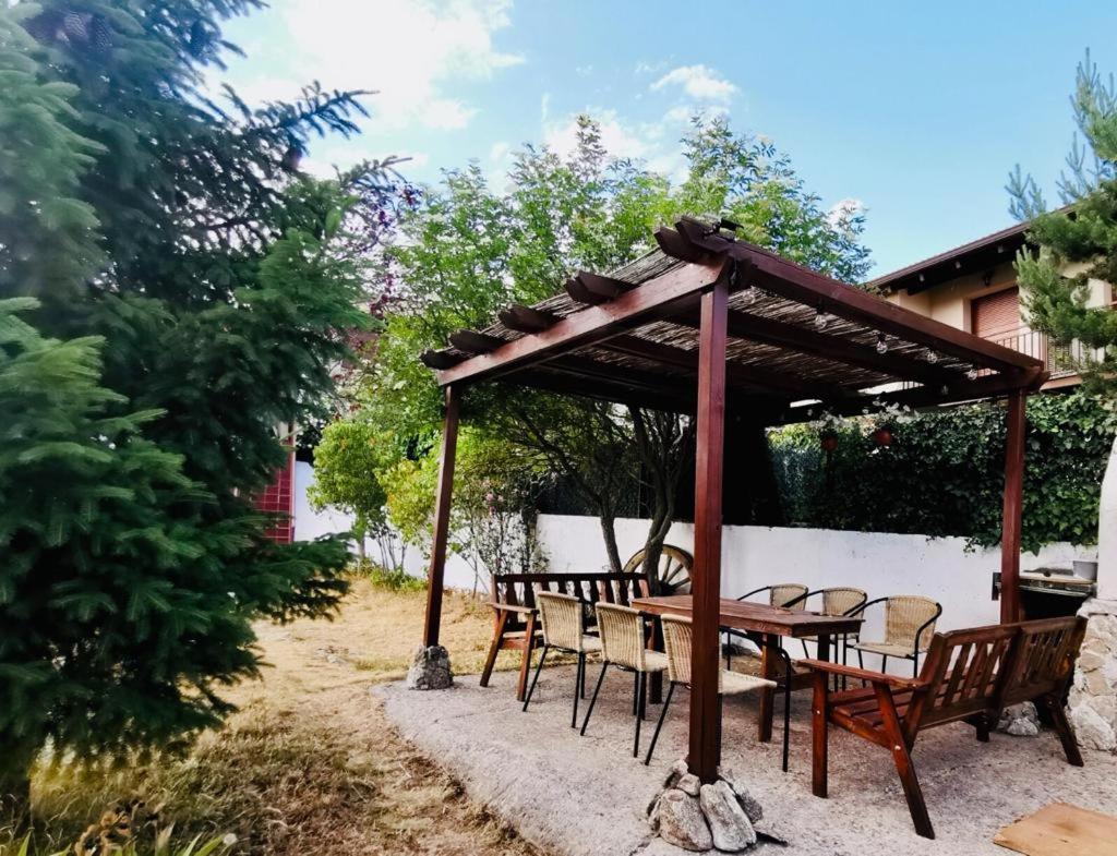 El Piornal Guest House Navarredonda de Gredos Luaran gambar